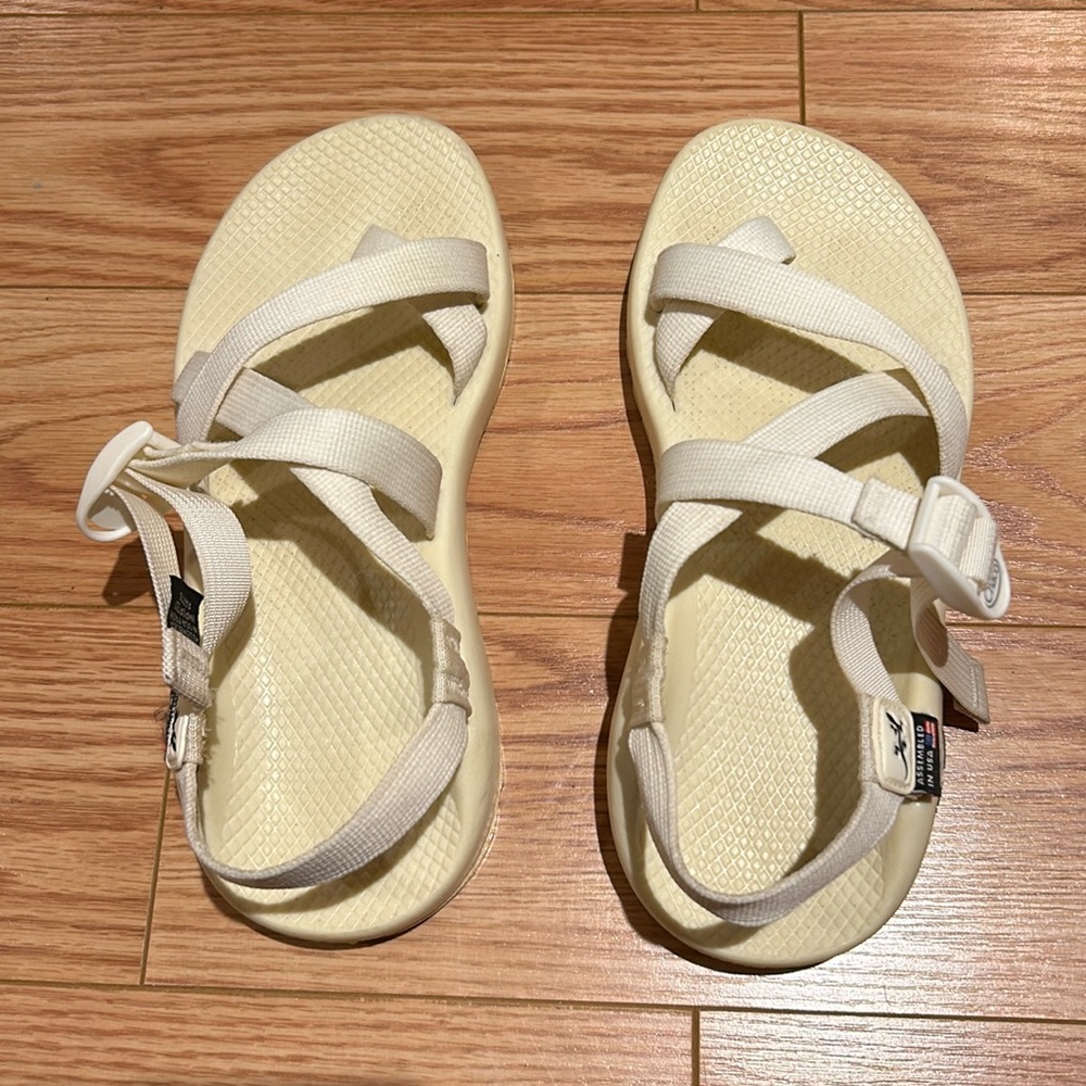 White/cream custom z cloud 2 chacos